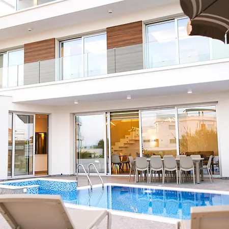 Nissinest Luxury Villa *